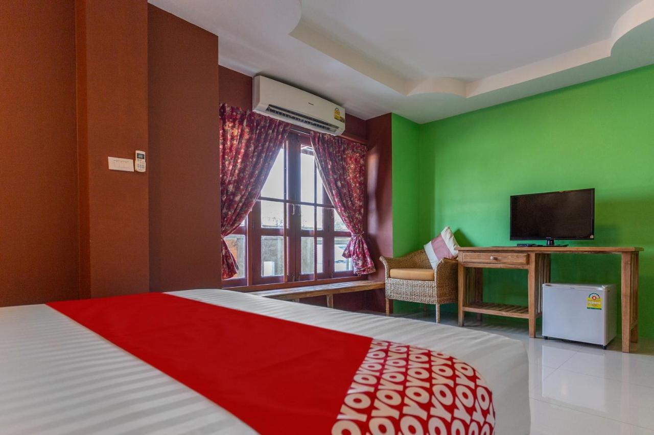 Yellow Tique Hotel Лампанг Экстерьер фото