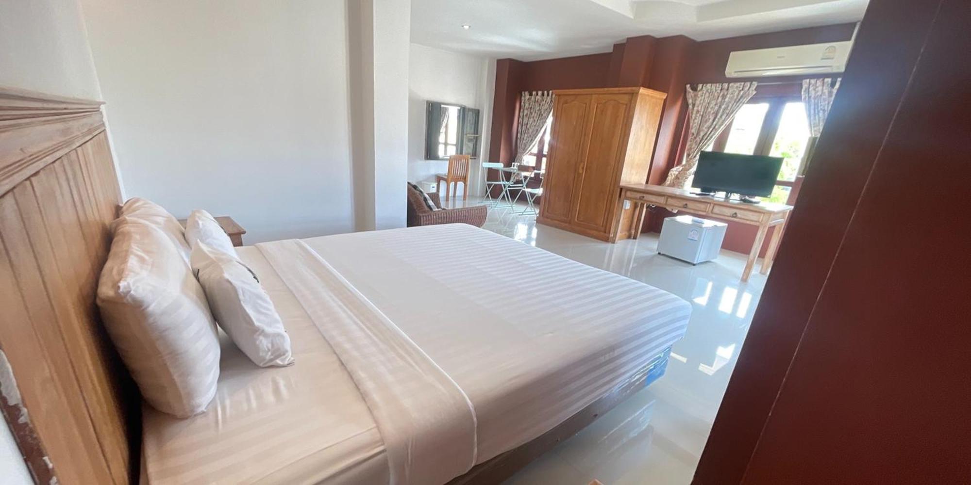 Yellow Tique Hotel Лампанг Экстерьер фото