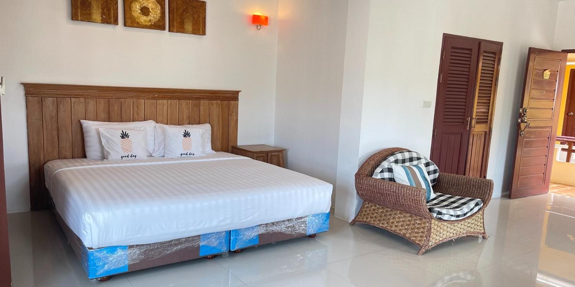 Yellow Tique Hotel Лампанг Экстерьер фото